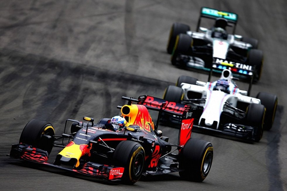 Stunning Formula One Racing painting