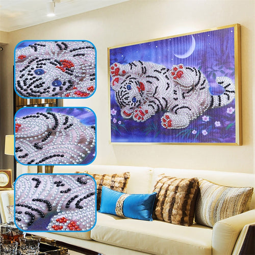 Cute Little White Tiger - Special Diamond Painting