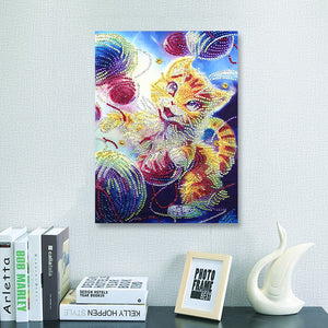 Adorable Cat Loves To Play - Special Diamond Painting