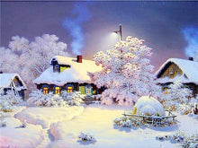 Load image into Gallery viewer, Beautiful Snowfall Painting - Diamond Art