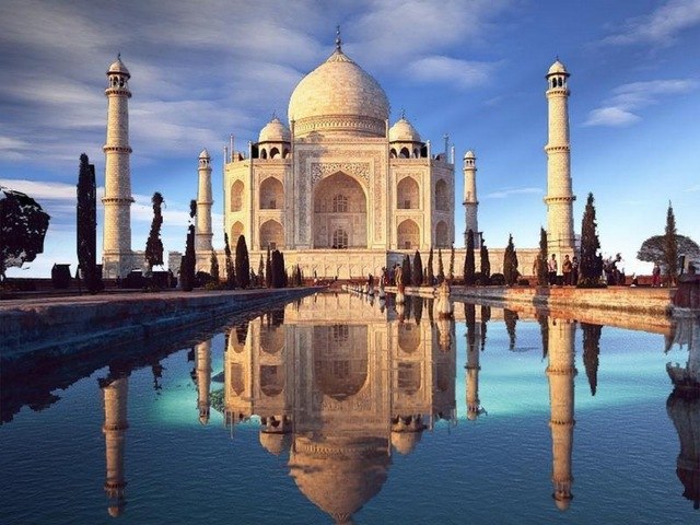 Stunning View of Taj Mahal Diamond Painting Kit