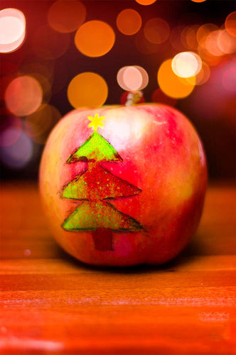 apple with xmas tree