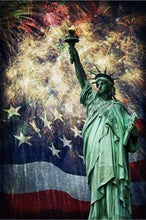 Load image into Gallery viewer, Statue Of Liberty Diamond Painting